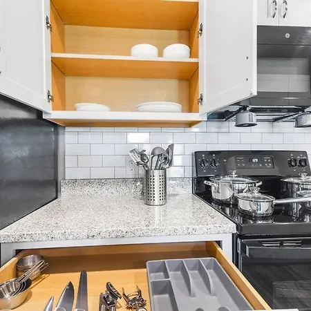 Luxe 1Br/1Ba: Dive, Rest, Explore. Book Now!